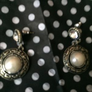 Pearl ear rings
